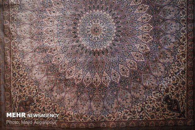 800 متر از فرش های دستبافت صحن حضرت زهرا در نجف اشرف آماده شد 800 متر از فرش های دستبافت صحن حضرت زهرا در نجف اشرف آماده شد