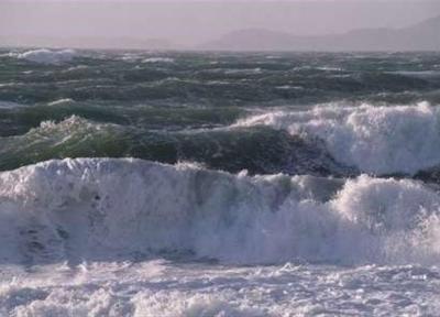 دریای عمان مواج و متلاطم می گردد