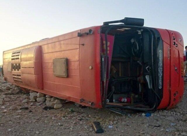 سانحه اتوبوس مسافربری اهواز به بندرعباس 11 مصدوم برجای گذاشت سانحه اتوبوس مسافربری اهواز به بندرعباس 11 مصدوم برجای گذاشت