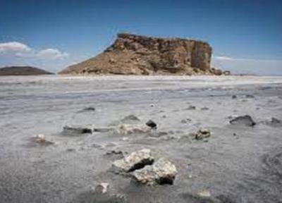 انتقال آب به بستر دریاچه ارومیه در مراحل نهایی قرار گرفته است