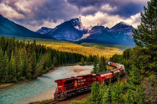 سفر با قطار در سراسر کانادا: شناخت شبکه قطارات داخلی و مسیرهای مختلف