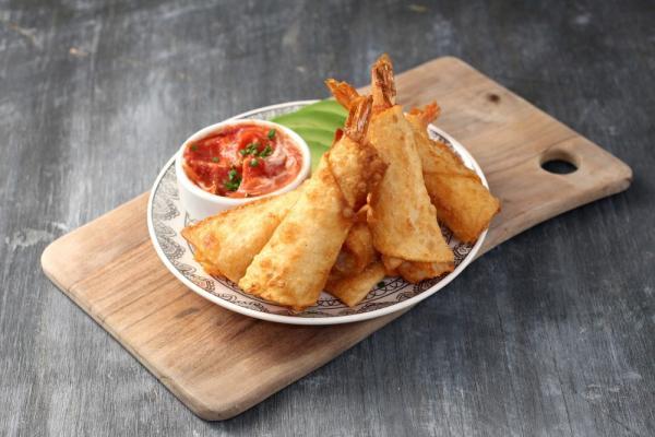 طرز تهیه سمبوسه میگو به روش بندری و جنوبی با سس مخصوص